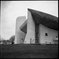 [Ronchamp : cappella Notre Dame du Haut : progetto di Le Corbusier]