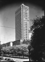 [Milano : grattacielo di Piazza Repubblica : progetto di Ermenegildo ed Eugenio Soncini, Luigi Mattioni]