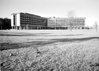 [Ivrea : palazzo per uffici Olivetti : progetto di Annibale Fiocchi, Gian Antonio Bernasconi, Marcello Nizzoli]
