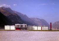 [Longarone : edificio industriale con uffici : progetto di Bruno Morassutti]