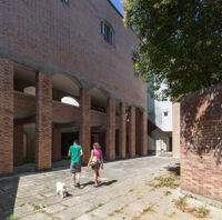 Servizio fotografico del complesso di abitazioni popolari IACP alla Giudecca a Venezia, progetto di Gino Valle, Laboratorio Fotografico Iuav