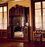 [Parigi : museo Victor Hugo in Places des Vosges : pannelli in legno inciso e dipinto : opera di Victor Hugo]