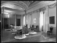 [Como : mostra a villa Olmo : arredamenti di Franco Albini e Franca Helg, G. P. Allevi, Sergio Asti, Lodovico Belgiojoso, Enrico Peressutti, Ernesto Nathan Rogers, Ico e Luisa Parisi, dipinti di Lucio Fontana e Roberto Sambonet, sculture di Tavernari]