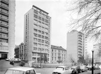 [Milano : edificio residenziale in Piazza Repubblica]