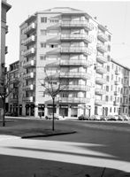 [Milano : edificio e cantiere in via Ponti]