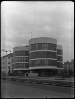 [Milano : casa a tre cilindri in via Gavirate : progetto di Angelo Mangiarotti con Bruno Morassutti e Aldo Favini]