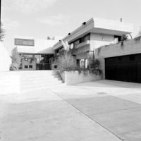 [Villa]