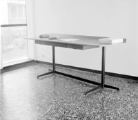 [Milano : decima Triennale : tavolino prodotto da Tecno]