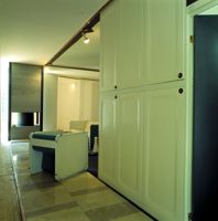 [Vicenza : Biennale del marmo : appartamento sperimentale di "Domusricerca" presentato ad Eurodomus 1]