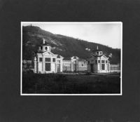 [Valdagno : villa Favorita : padiglioni della portineria e casa colonica]
