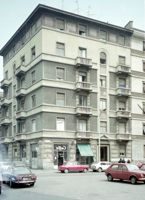 [Milano : edificio in via Pacini]