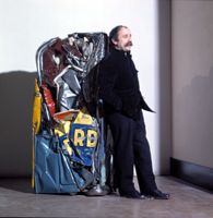 [Parigi : opere degli artisti Lourdes Castro, César, Jean-Pierre Raynaud e Roger Tallon]